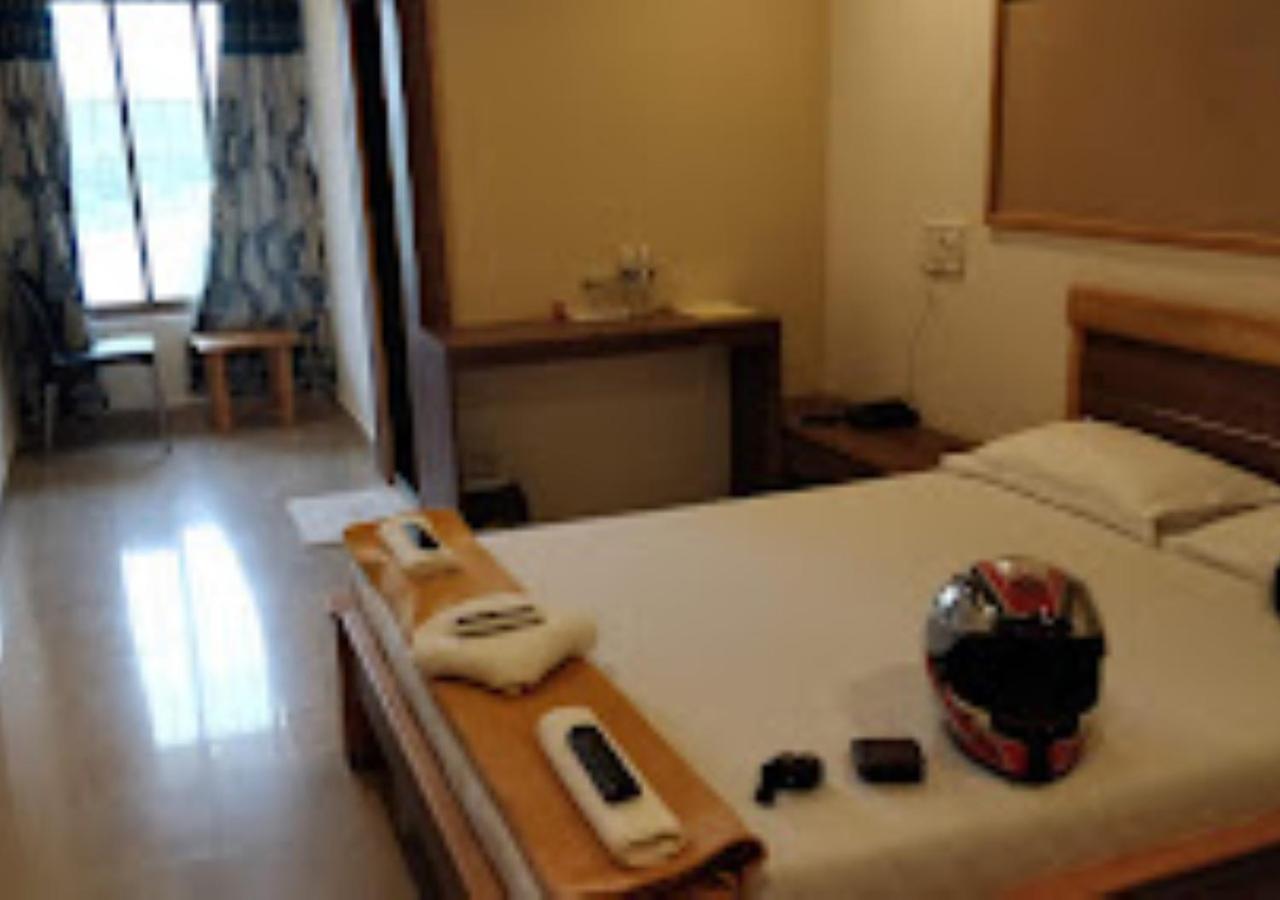 Hotel Jaltarang Kalmath Kankavali Kültér fotó